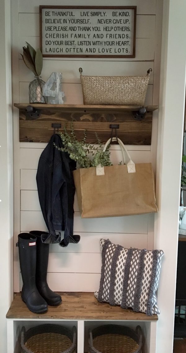 How to create a mudroom in a small space and make it farmhouse fabulous ...