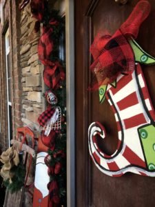 festive and easy christmas front porch door hanger and garland