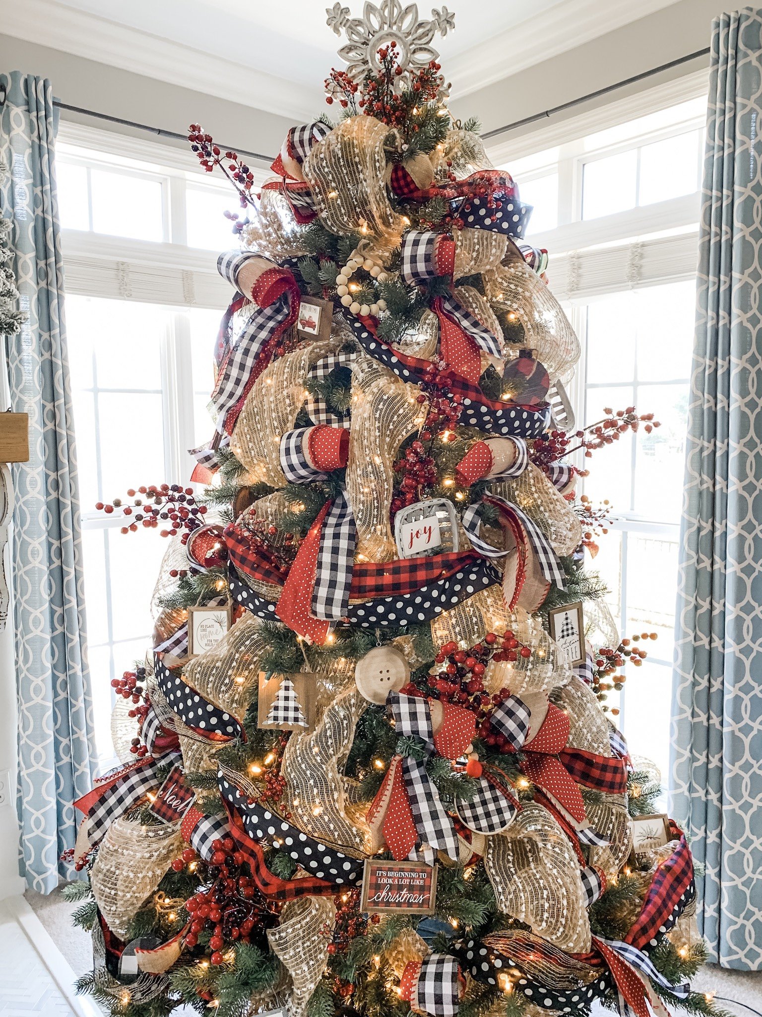christmas-tree-ideas-using-ribbon-buffalo-check-and-polka-dot