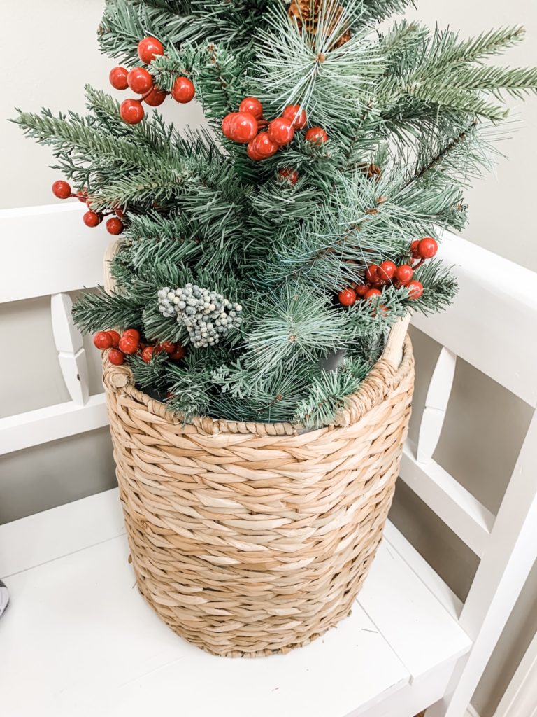 An easy Christmas tree basket idea!