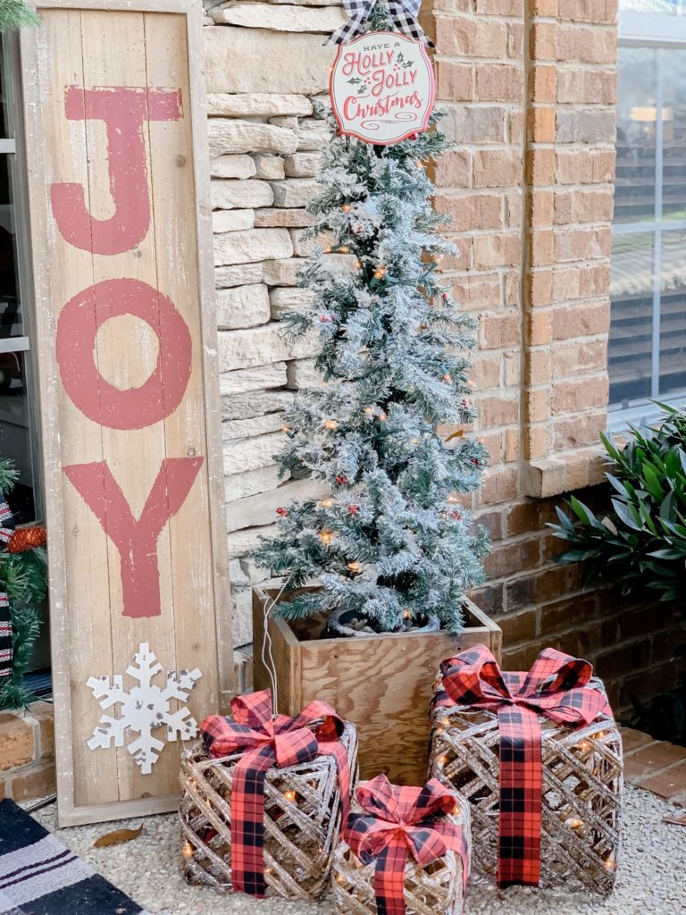 Christmas front porch decorations for a festive look! - Wilshire ...