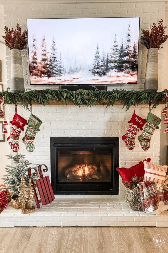 Festive Christmas living room decorating ideas