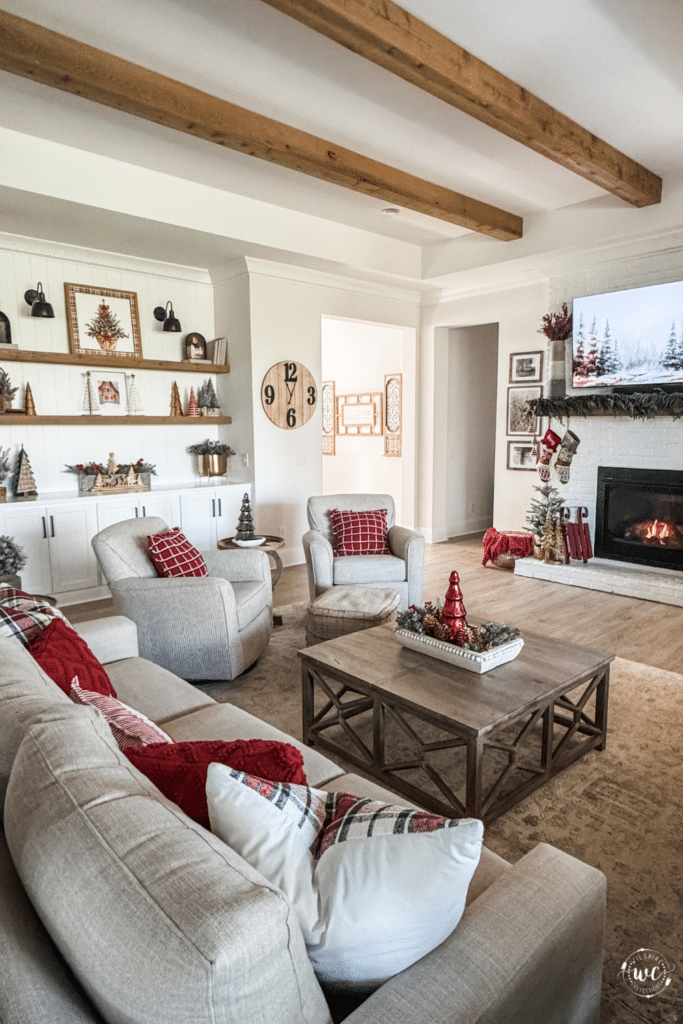 Festive Christmas living room decorating ideas