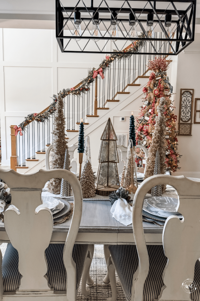 Christmas Dining Room Decor in Silver and Gold 