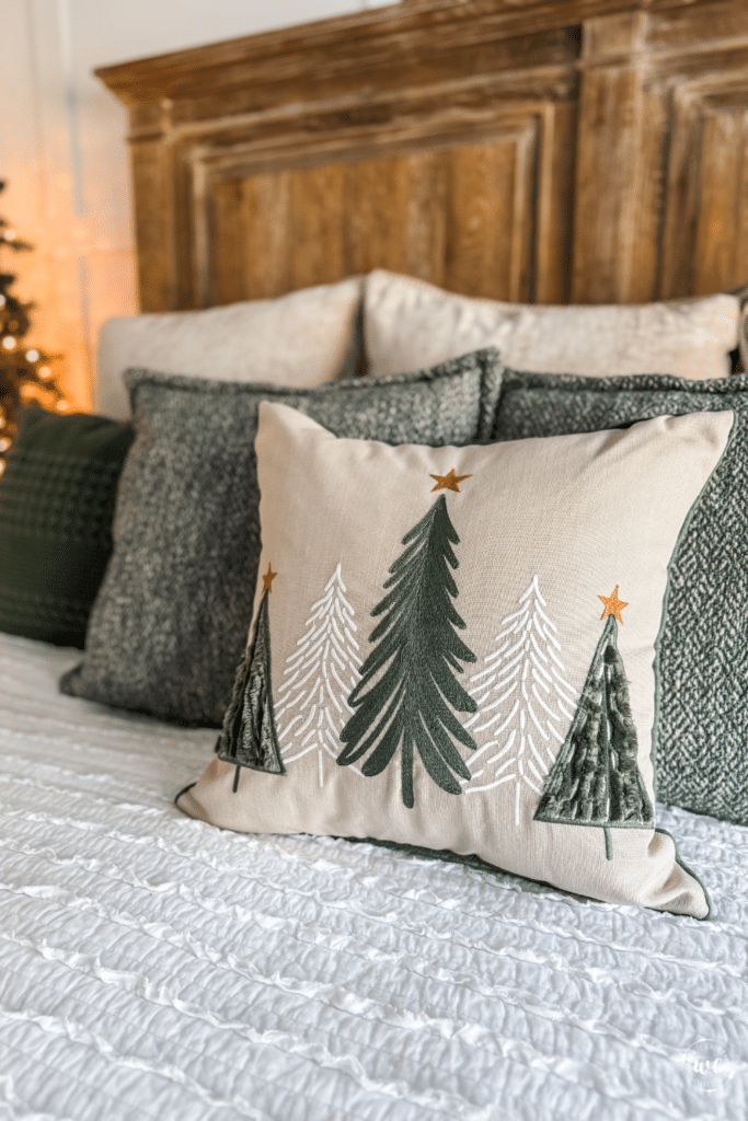 How to add Bedroom Christmas decor to your room 